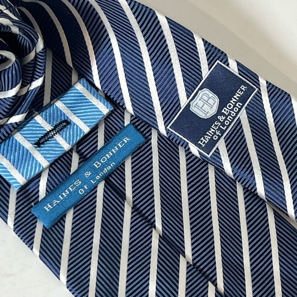 Haines & Bonner of London Handmade 100% Silk Classic Blue and White Striped Tie - Picture 8 of 11